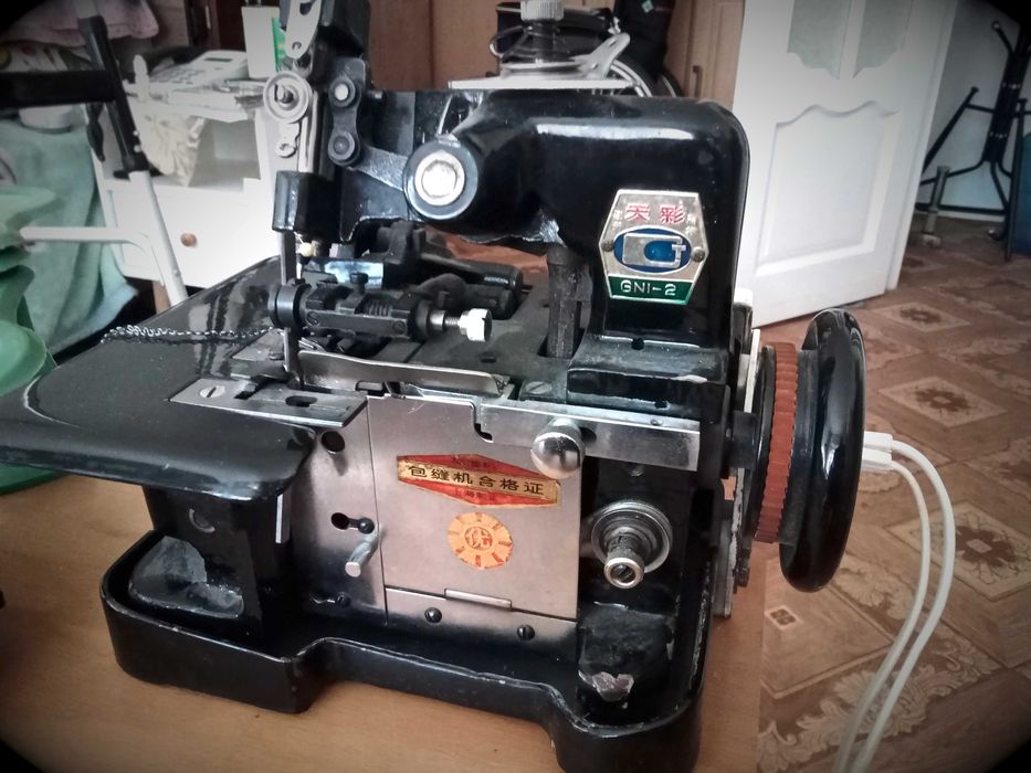 Оверлок трёхниточный для обработки края ткани