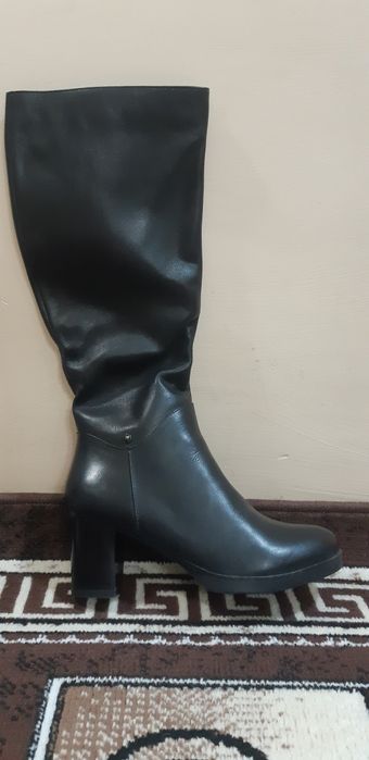 Продаются женские кожаные сапоги