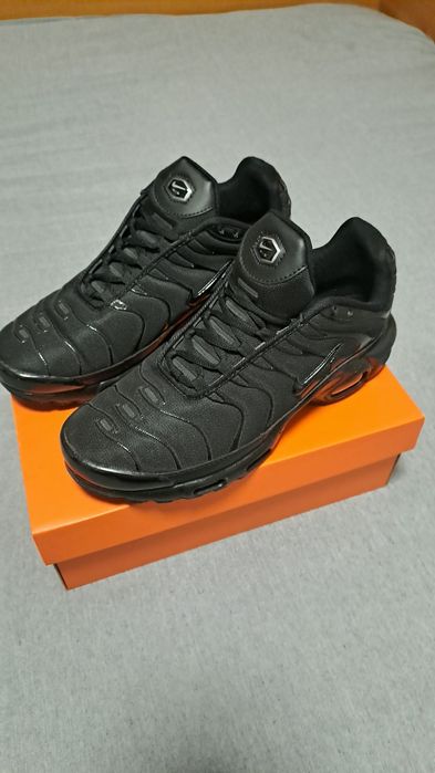 Adidasi nike Tn negri