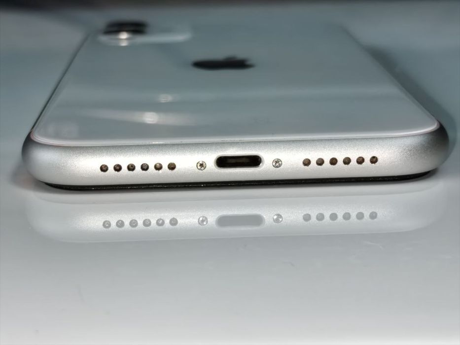 iPhone 11 64GB white