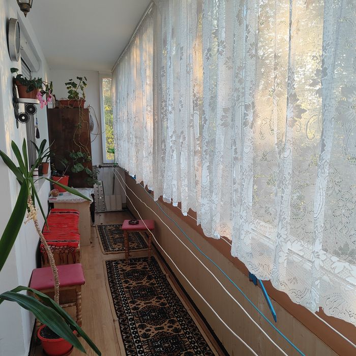 Ofer spre închiriere apartament cu două camere