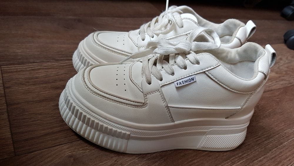 Белые кроссовки 38р.