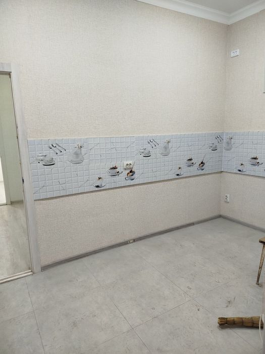 Южный Вагзал Сергели Кодастор олдида ховли сотилади