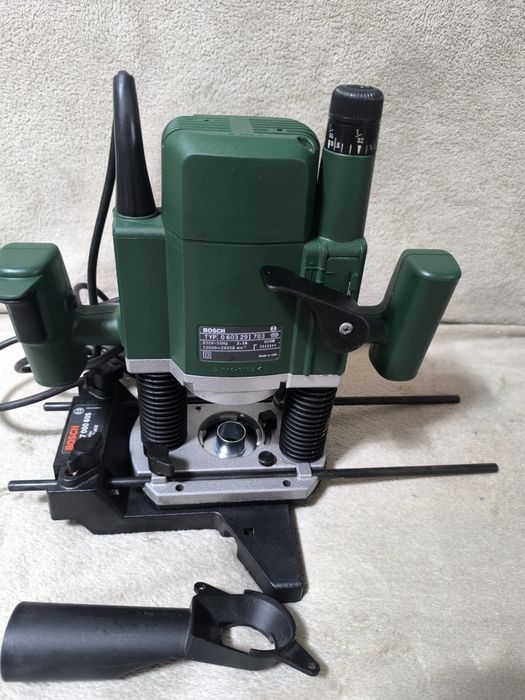 Freză Bosch POF 800-ACE putere 800w (VÂNDUT)