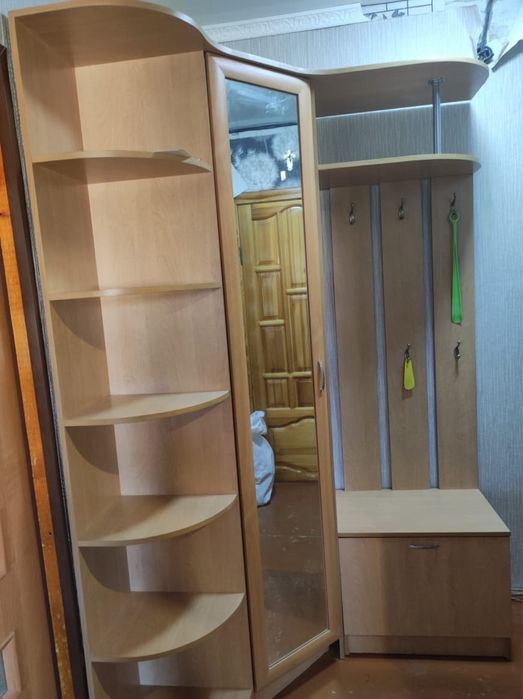 Продам угловую прихожую