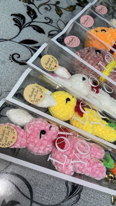 Игрушки и цветы вязаные крючком