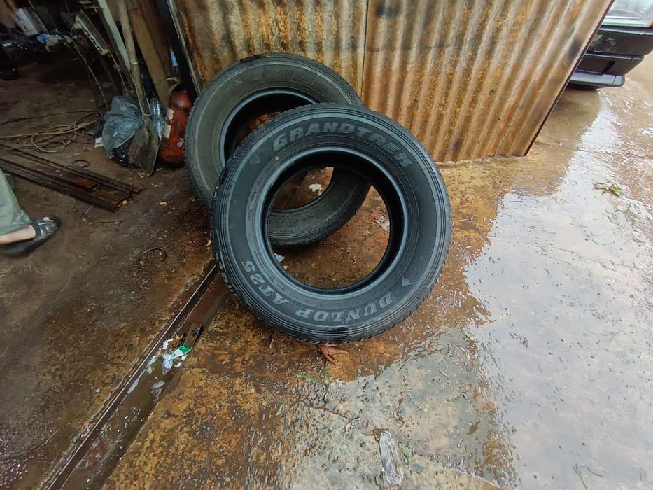 Автошины дунлоп 285/60/18 2шт