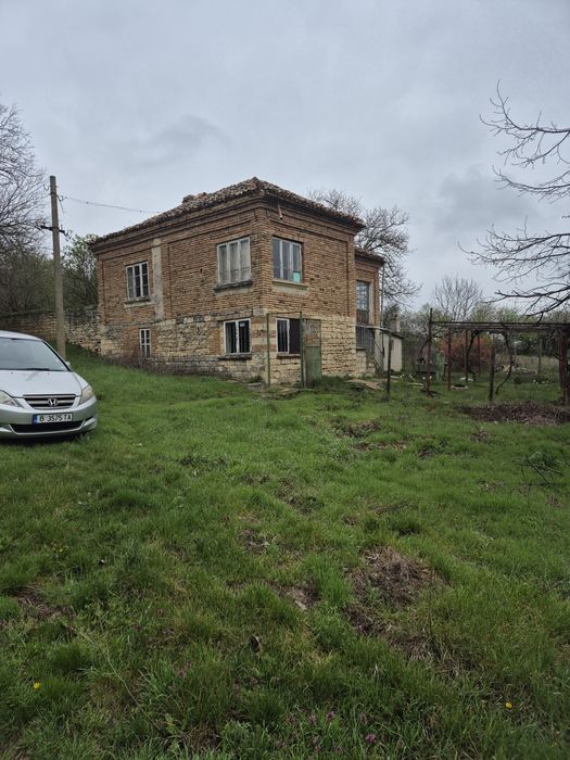 Продавам селски имот в с. Беджене