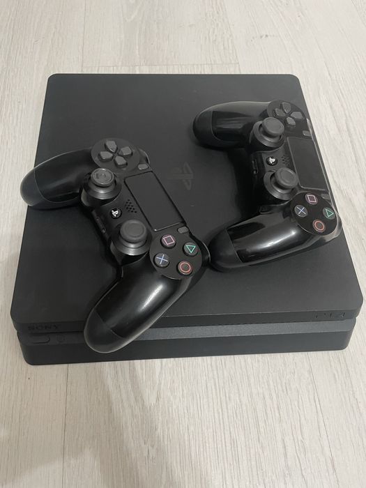 PlayStation 4 Slim 500 GB + 2 controllere DualShock 4