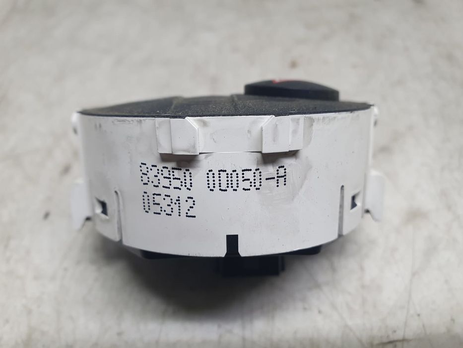Buton avarii 83950-0d050 Toyota Yaris XP130 (2011 - 2014)