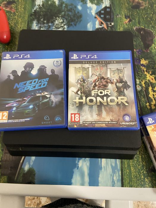 Ps4  doua manete originale 4 jocuri  800 lei negociabil
