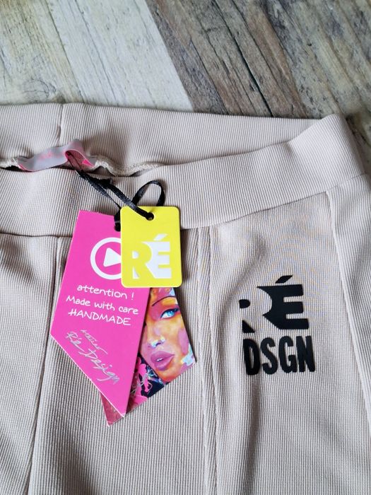 Дамски клин с етикет