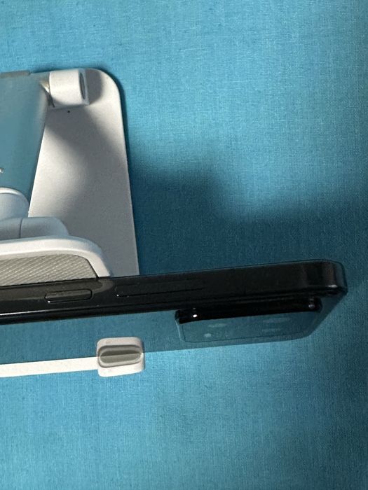 Продавам Xiaomi 13 /256/8+8 ram. Angroig 15. Отлично състояние.