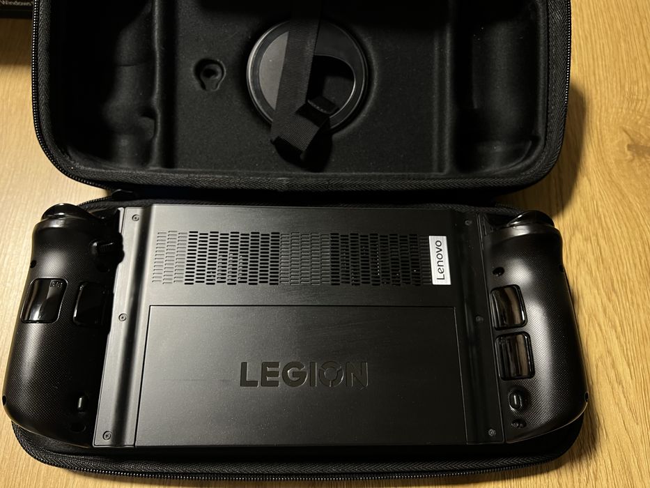 Lenovo Legion Go AMD Z1 Extreme (cititi descrierea)