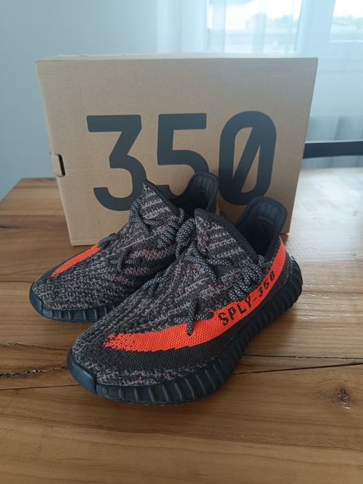 Vând yeezy 350 carbon beluga, mărimea 37 1/3