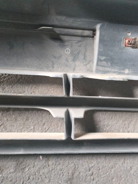 Тойота камри 20,  передный бампер оргиналь