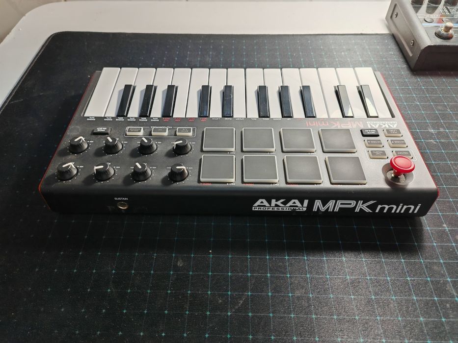Akai Mpk Mini midi controler