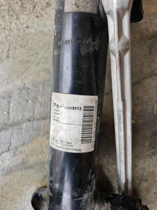 Амортисьори Оригинални  цлс w218 предни задни