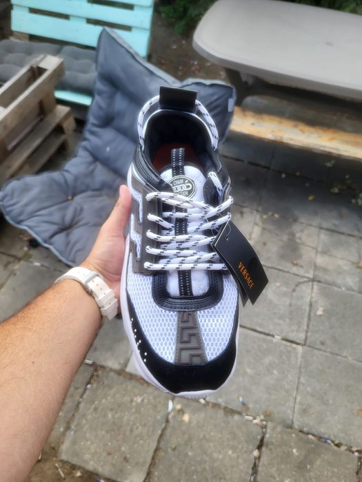 Versace chain reaction