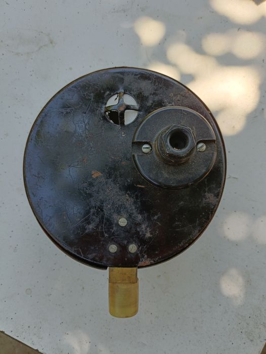 Manometru cu contact