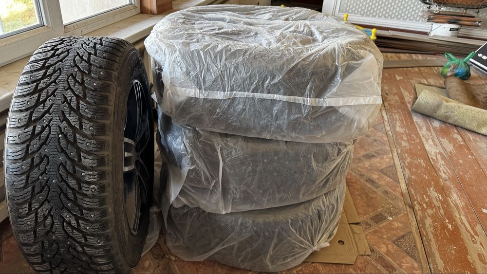 продается комплект шины с дисками 235/60 R18