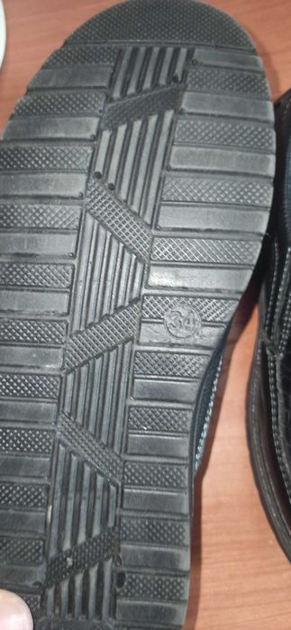 Продам детскую обувь