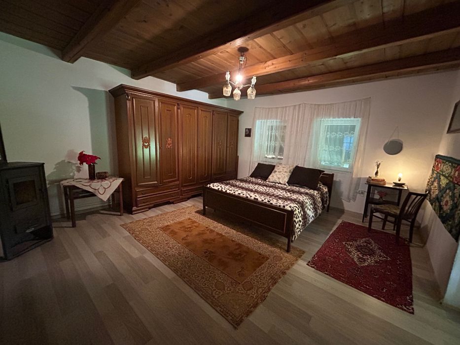 Casă cu 2 camere complet renovată la 45Km de Cluj, în Dragu, Jud Salaj