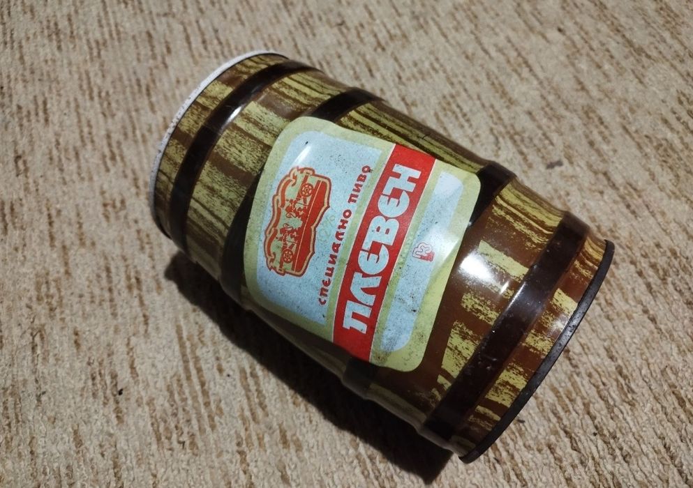 Ретро отварачки FCB, стар фенер и други