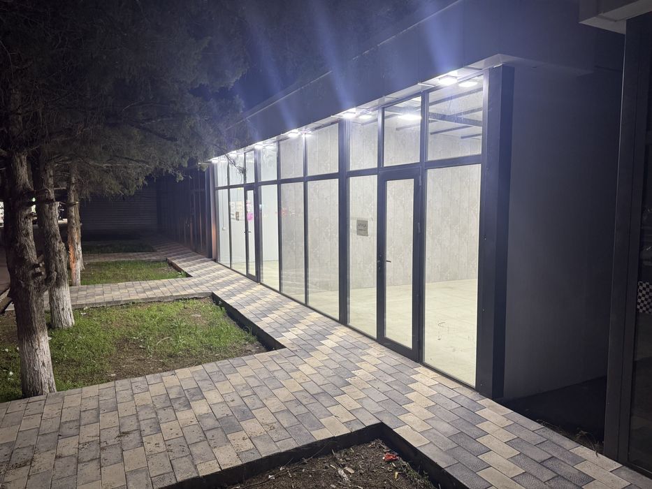 Сдаётся помещение в Чирчике в 8-микр. ,40кв. и 80кв