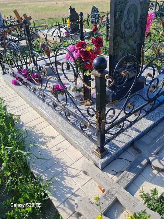 Кованые оградки.