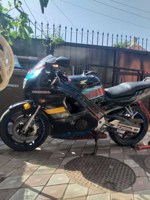 Vând Honda CBR 600