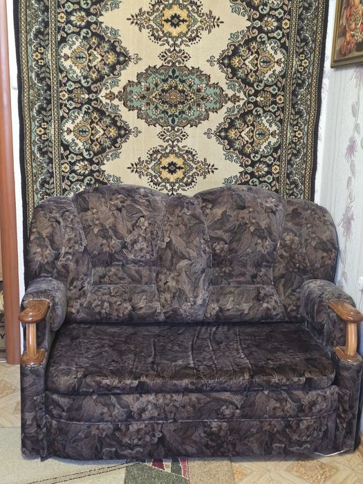 Продаёте диван в хорошем состоянии.