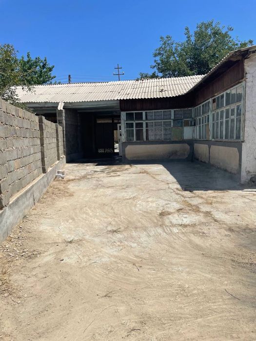 Срочно кирпичнийдан ховли сотилади