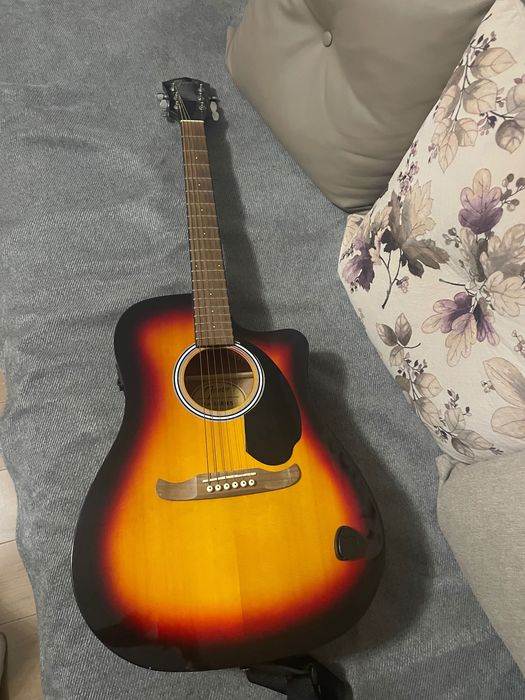 Chitară electro acustică fender