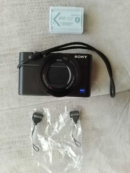 Sony DSC-RX100M4 с две оригинални батерии и фабрична окомплектовка