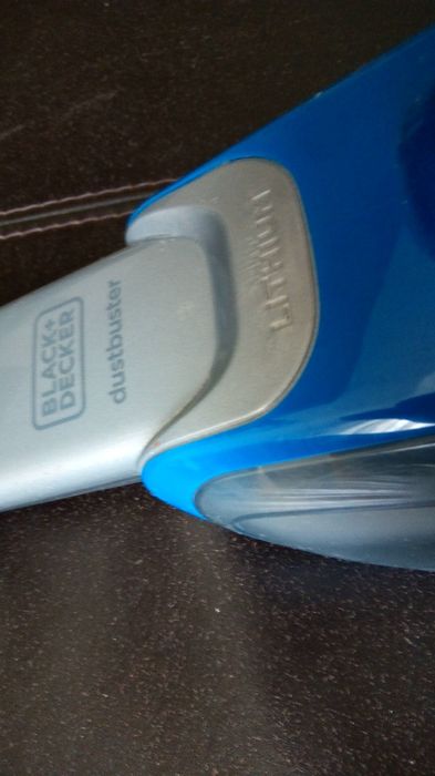 Aspirator Black Decker dustbrusher 21.6wh