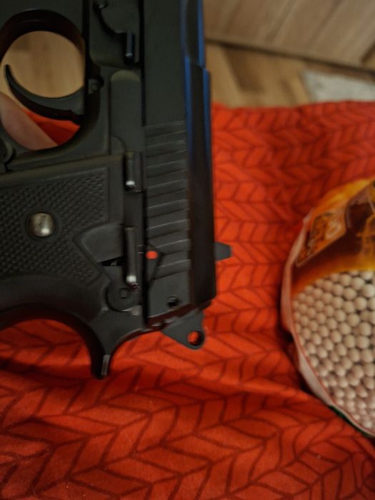 Vând pistol airsoft Taurus PT 92