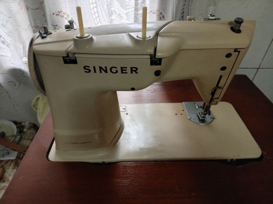 Mașina cusut Singer 411