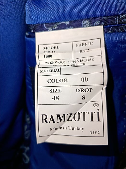 Продам костюм синий