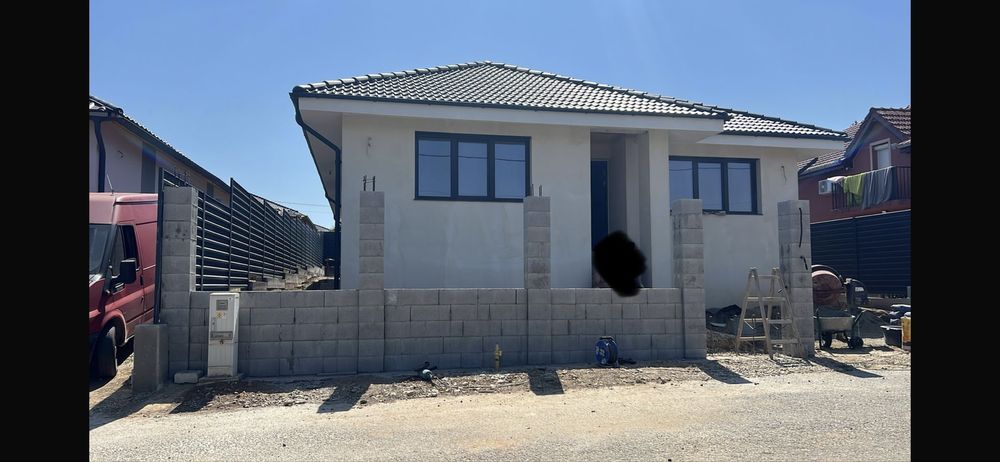 Casă individuală cu 3 dormitoare, 2 bai, living si bucatarie in Cihei, Sanmartin
