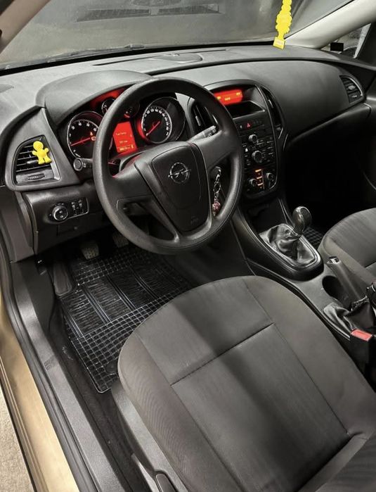 Opel Astra J Hatchback