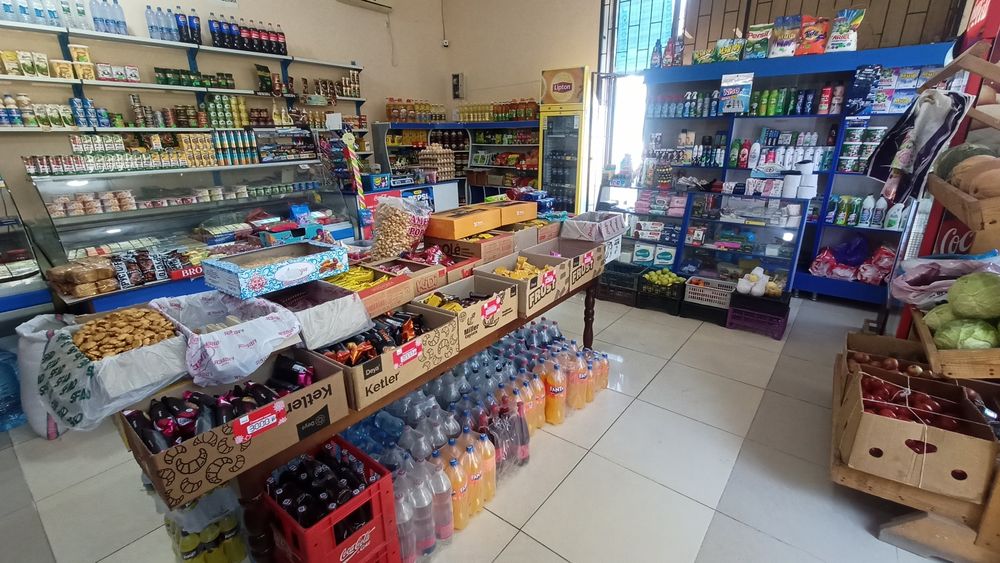 Ишлаб Турган магазин сотилади олдида 45кв лик енгил конструкцияси била