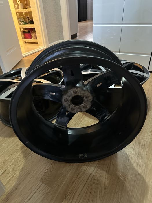 Продам диски R18 5*105