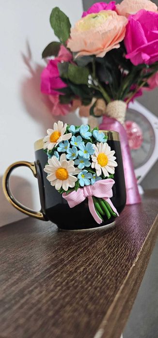 Cana personalizata cu mix de flori din lut polimeric
