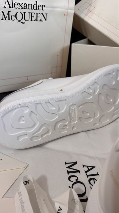 Adidasi A M  - marime 43, piele naturala, full box (Valentino)