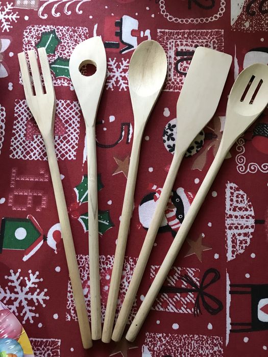 Set ustensile bucatarie din lemn