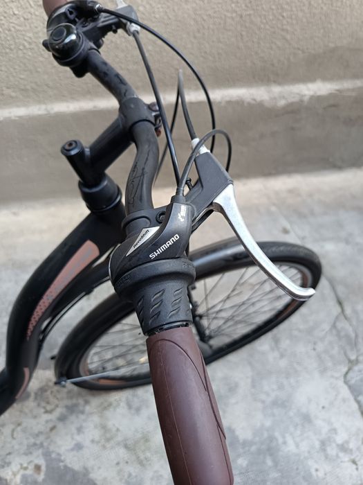 Vând doua biciclete una ii de dama  și una de fetițe.