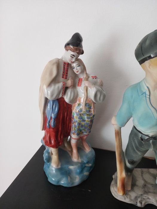 2  statuiete ceramica