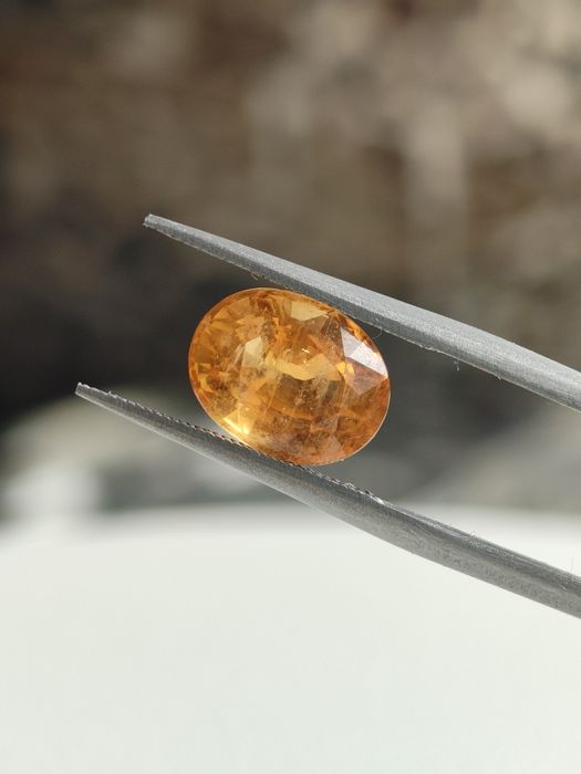 Сапфир голям intense yellow