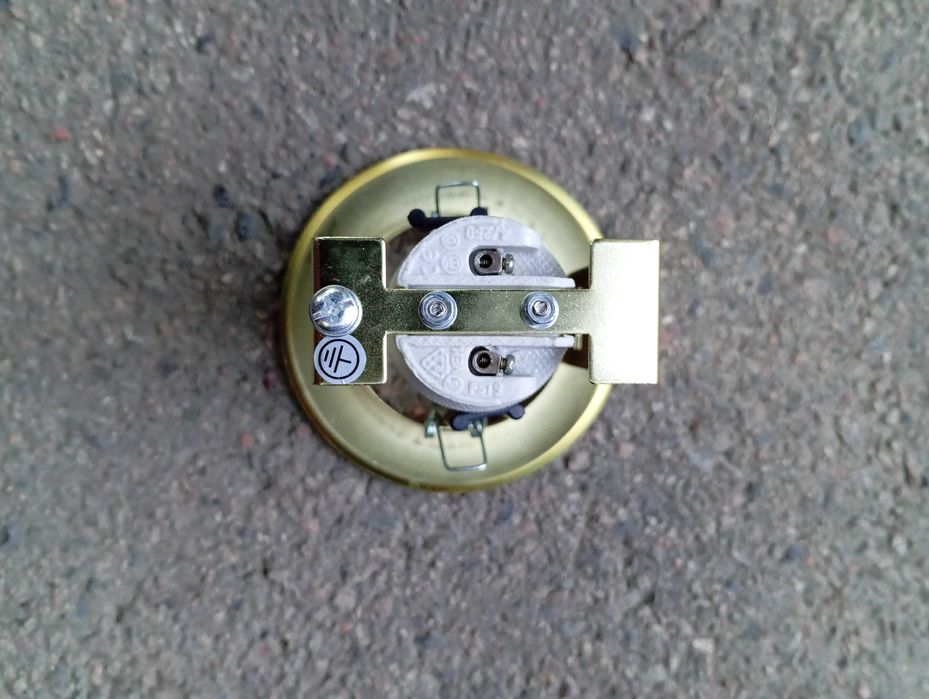 Продам споты потолочные